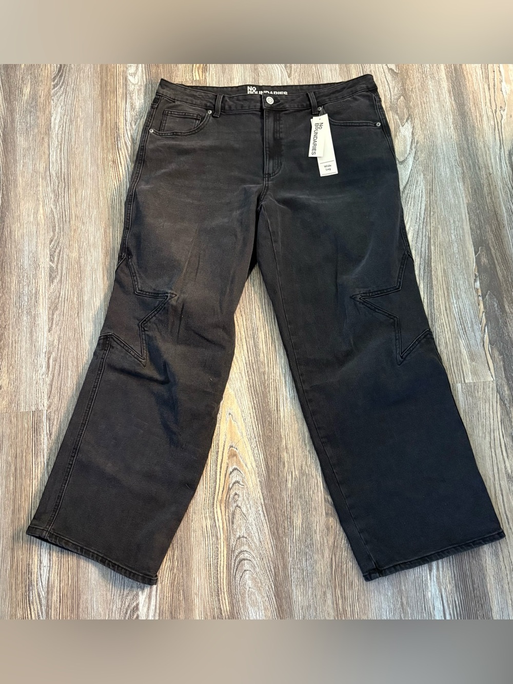 New! No Boundaries Women’s Black Mid Rise Wide Leg Star Jeans Size 18